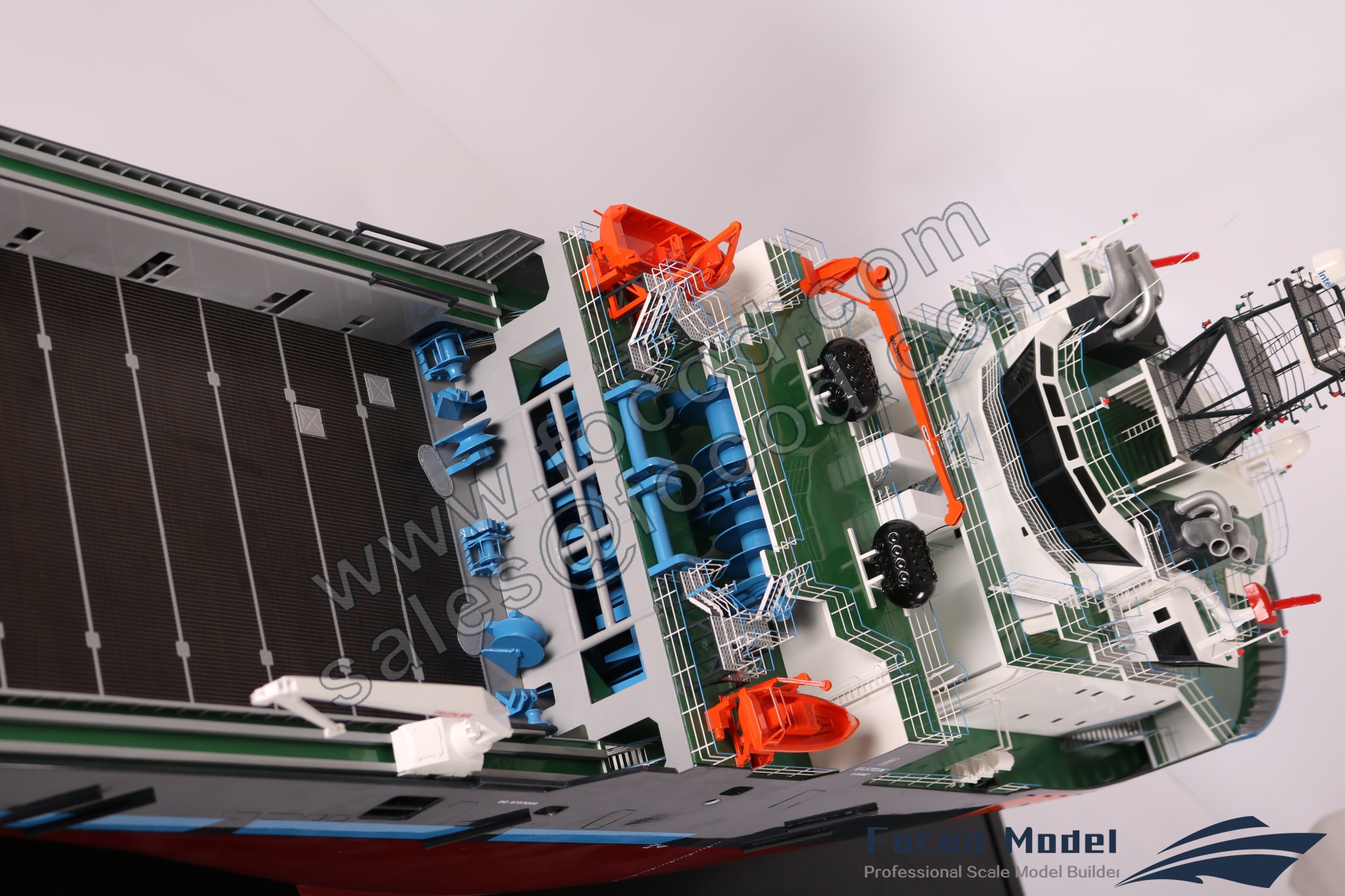 custom made model of 90m Ocean Tug of type ULSTEIN AX104